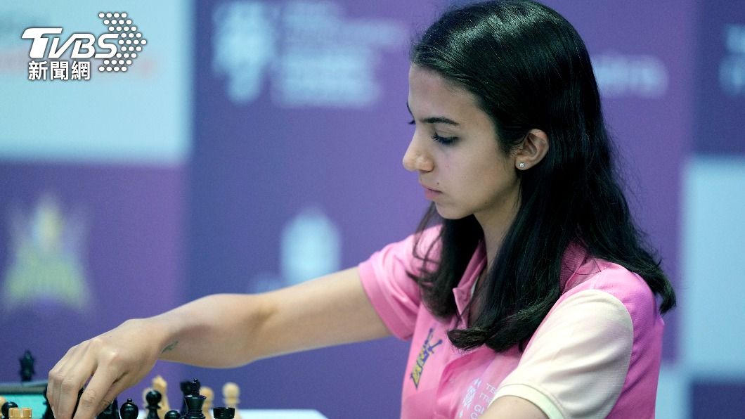 伊朗女棋手拒戴頭巾流亡海外　西班牙授予國籍