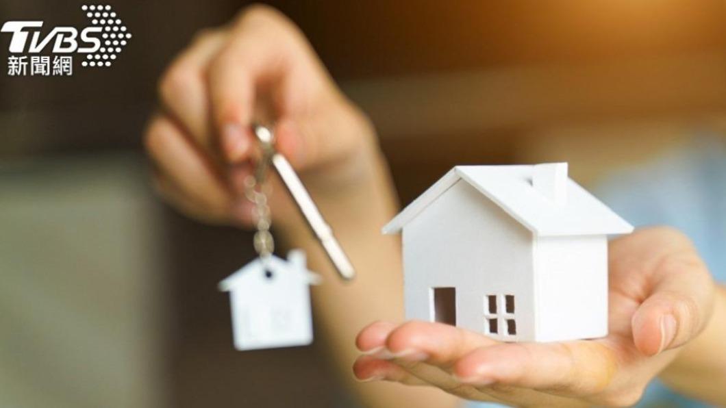 有人認為住家裡再給孝親費。（示意圖／shutterstock達志影像）