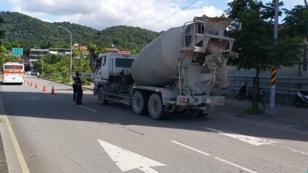 砂石車超載滲漏違規多 三峽警1個月內罰逾200萬