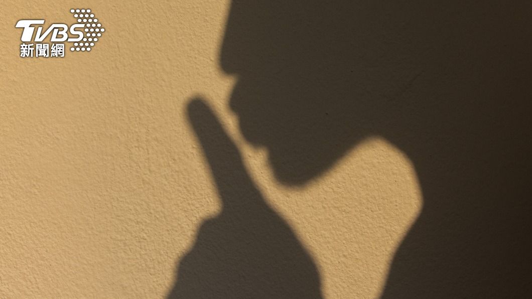 該名神棍以「家人會出事」恐嚇少女不得聲張。(示意圖/Shutterstock達志影像)