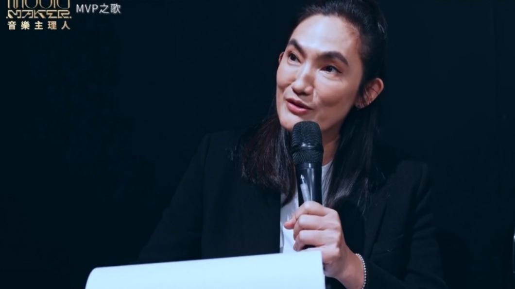 錢薇娟擔任陪審團。(圖/東風衛視提供)
