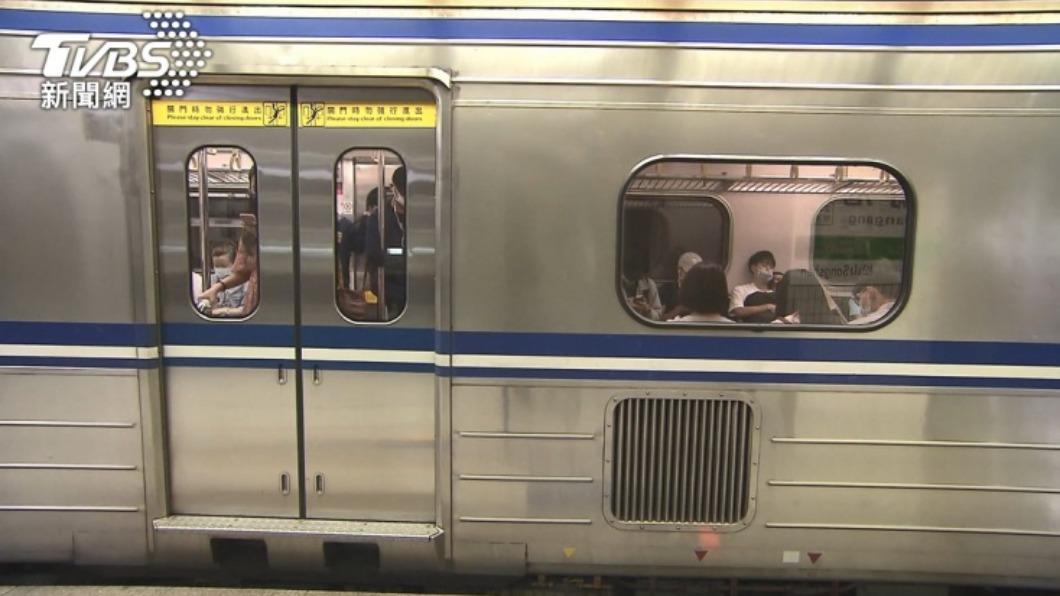台鐵因應颱風來襲,宣布部分列車停駛訊息,南迴路段今(27日)24時前停駛。(圖/TVBS)