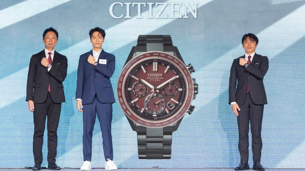 韋禮安(左二)今年父親節將和爸爸一起戴父子錶。(圖/CITIZEN提供)