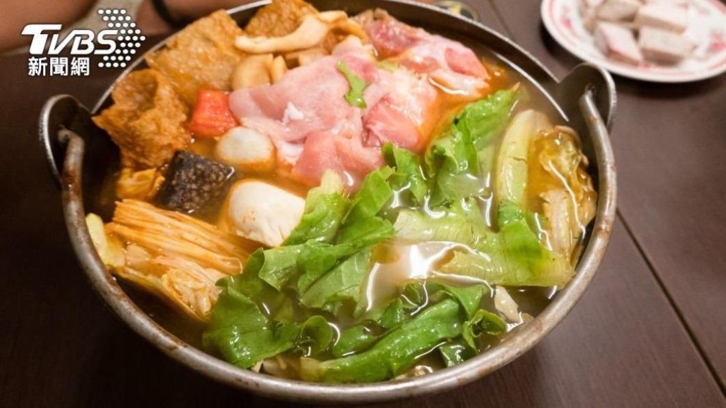 原PO認為，外面賣的火鍋湯頭比較好喝。（示意圖／shutterstock達志影像）