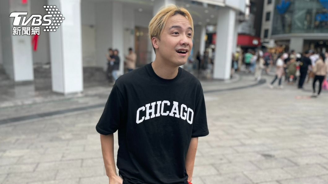 圤智雨替蔡瑛紋出面說明近況。(圖/謝佩樺攝)