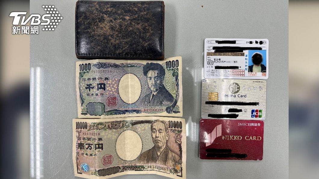 日籍旅客在台遺失的貼身物品。(圖/TVBS)