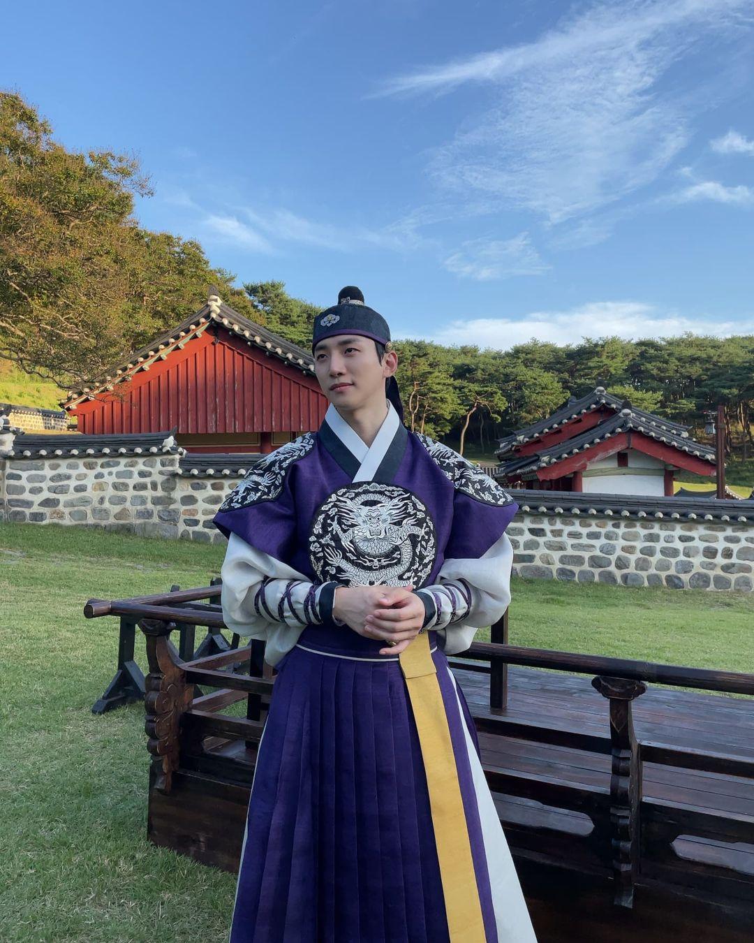 李俊昊以《衣袖紅鑲邊》榮獲百想藝術大賞影帝。(圖/翻攝自李俊昊)