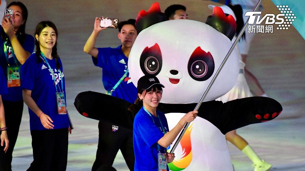 成都世大運中華隊掌旗的女排隊長廖苡任。(圖/胡瑞麒攝)