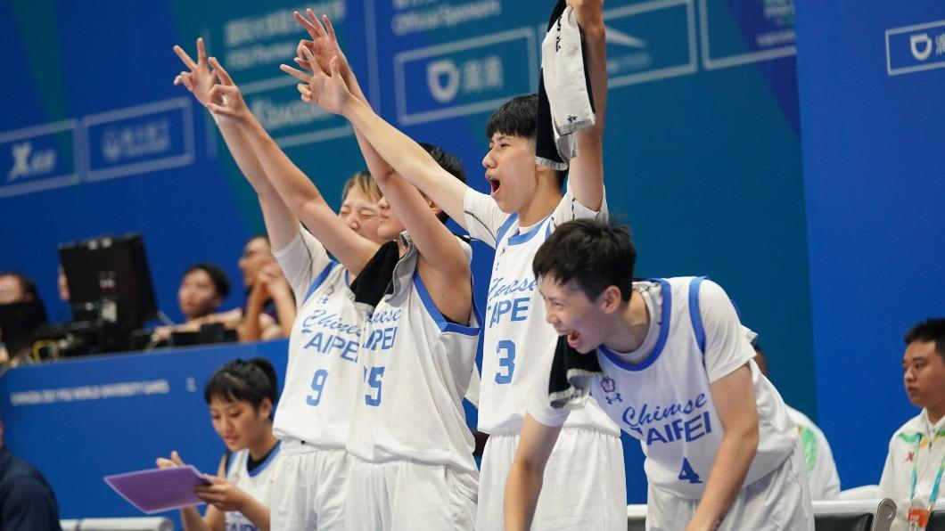 世大運/無懼長人陣!中華女籃上演大逆轉 5分勝匈牙利晉四強