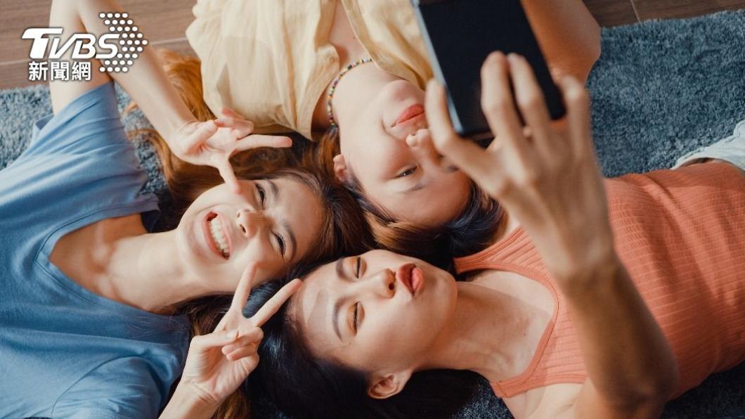朋友是IG網美,跟她出門都要幫她拍照。(示意圖,非當事人/shutterstock達志影像)