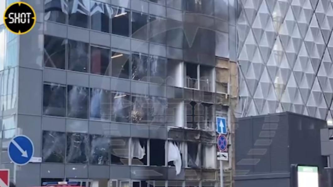 此次襲擊造成2棟大樓外牆輕微受損,1名保全受傷。(圖/翻攝自Telegram)