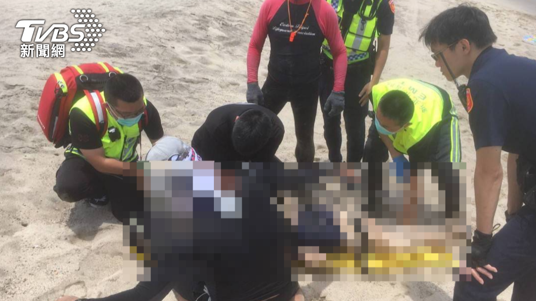 父攜12歲子赴萬里海水浴場 意外溺水兒上岸、他口吐白沫亡