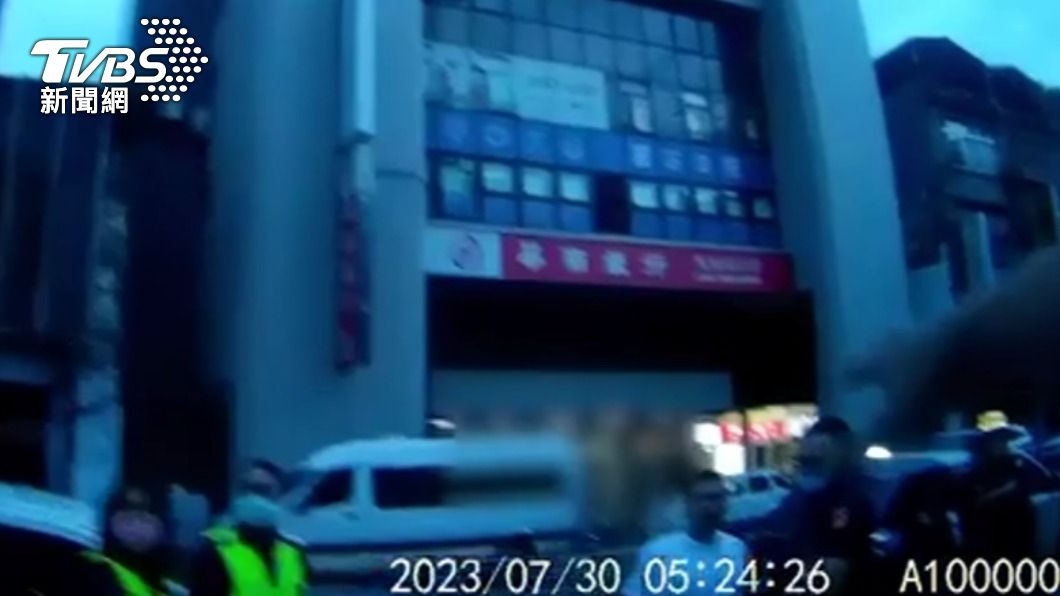 警方後續將三名男子依法送辦。(圖/TVBS)