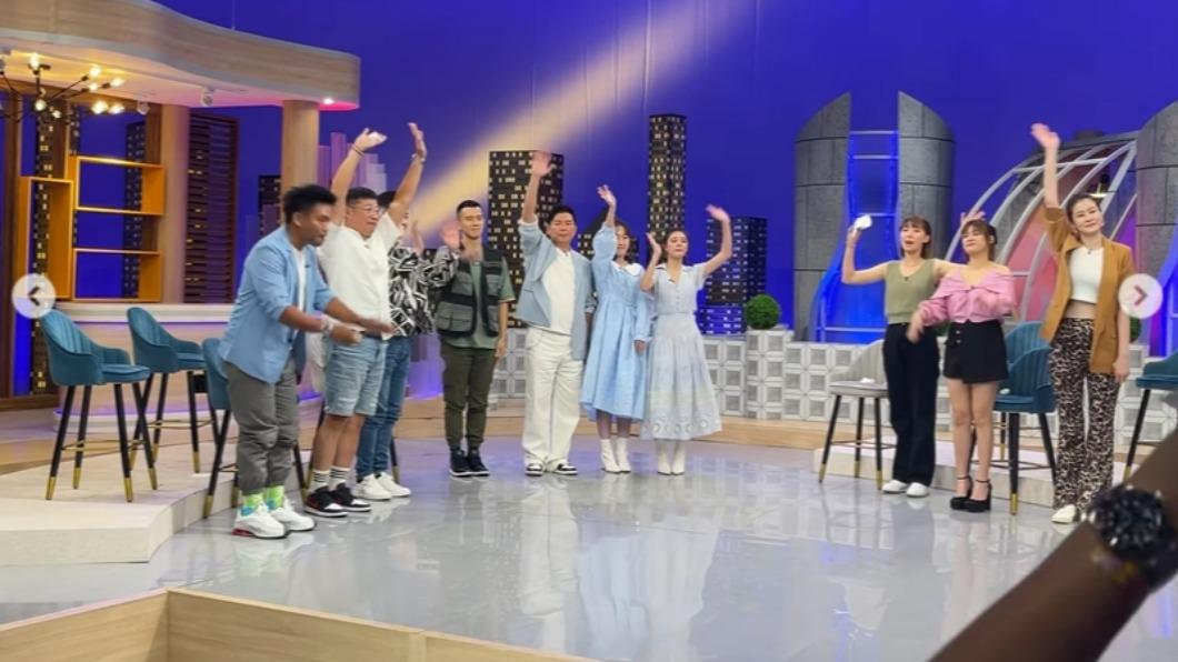 曾國城領著主持群和來賓揮手道別。(圖/翻攝自宇珊IG)