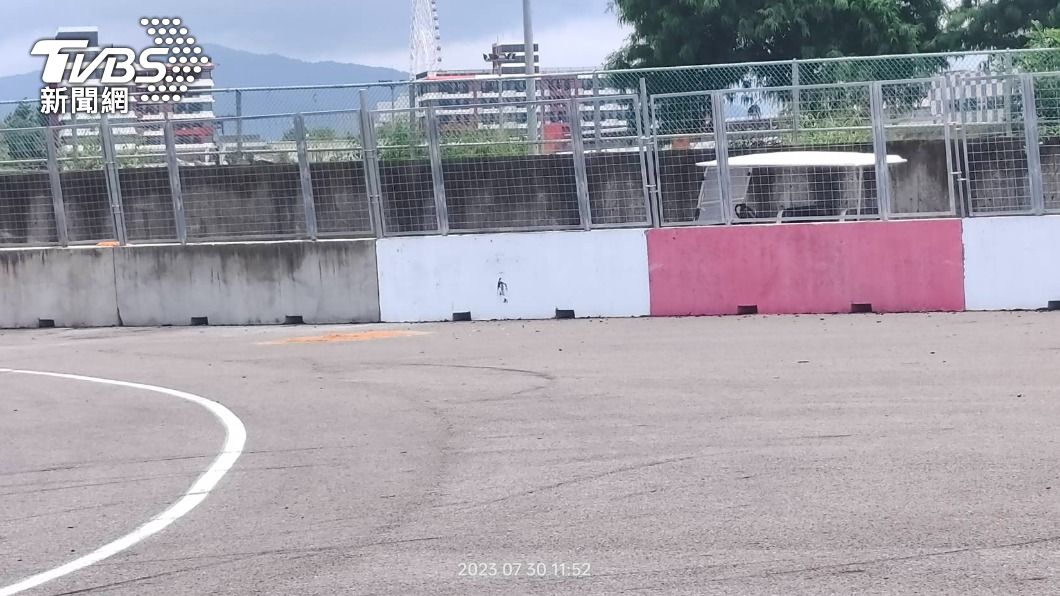 重機騎士自撞護欄身亡。(圖/警方提供)