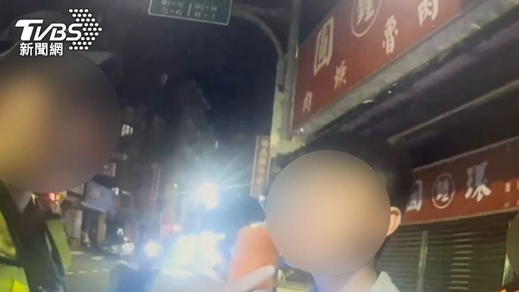 黃男最後自覺難逃法網,主動返回現場接受酒測。(圖/TVBS)