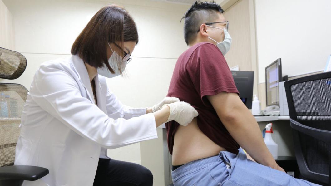 運將腹部劇痛「水泡爬滿背」 醫揪出帶狀疱疹埋伏體內10年
