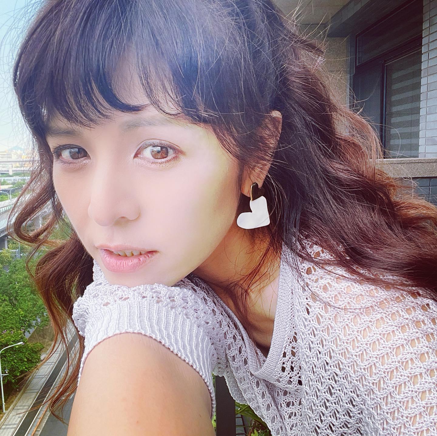 林葉亭54歲顏值超凍齡。(圖/翻攝自林葉亭臉書)