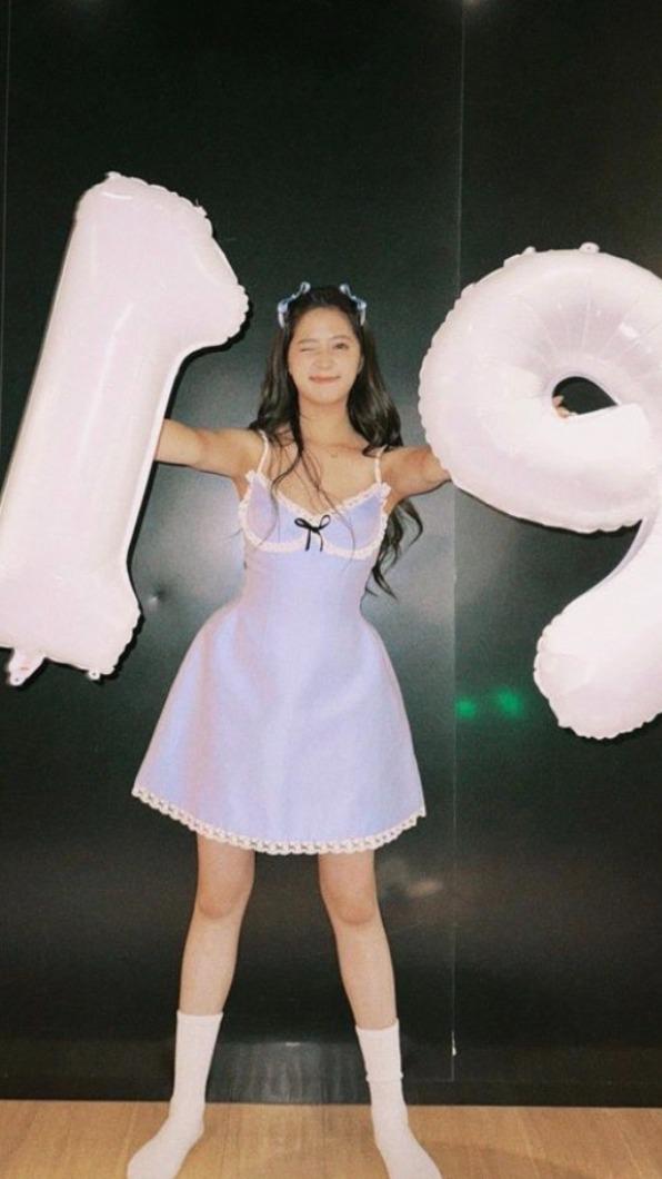歐陽娣娣慶祝自己19歲生日。(圖/翻攝自歐陽娣娣IG)