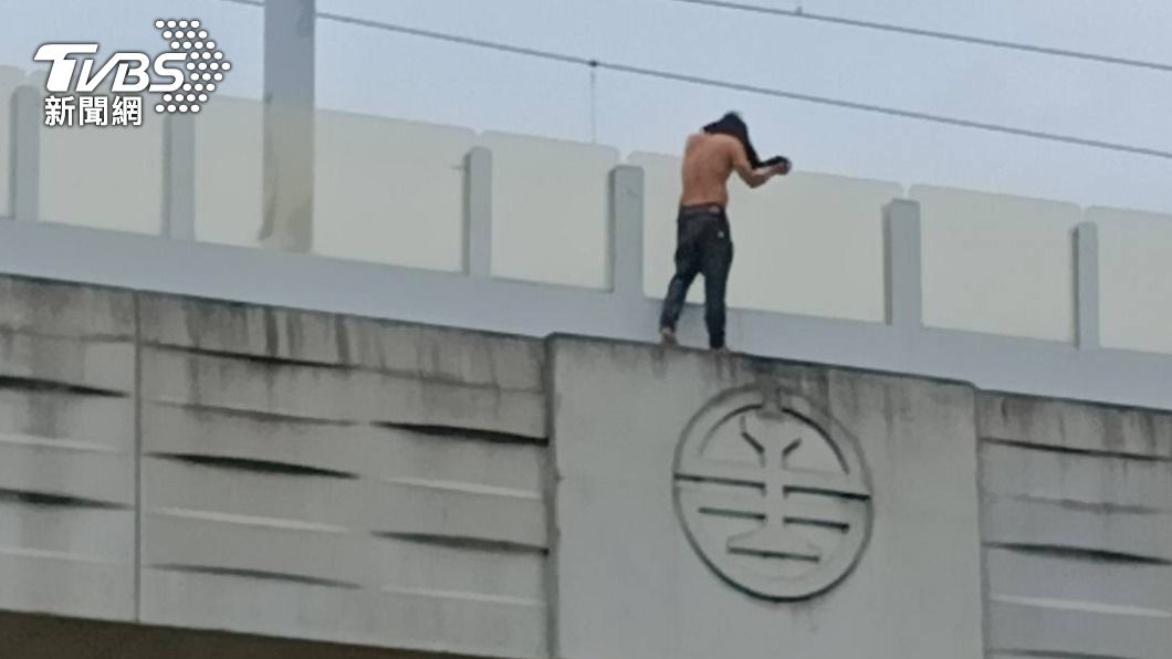 驚悚!逃逸移工「跳軌」遭自強號撞上 當場慘死