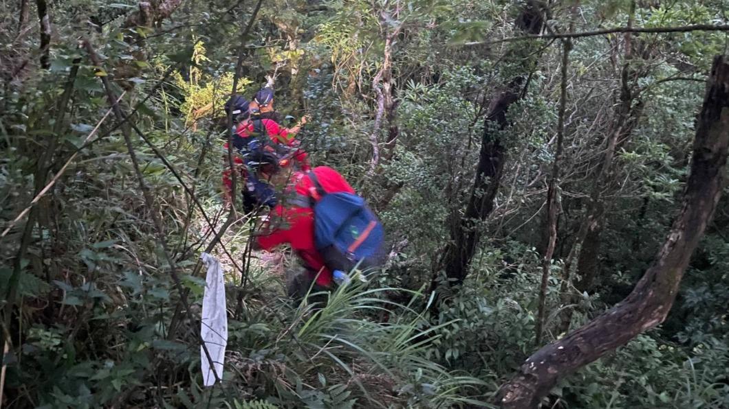 山中迷途 切記沿路留記號 找安全地點待救(圖/宜蘭縣消防局提供)