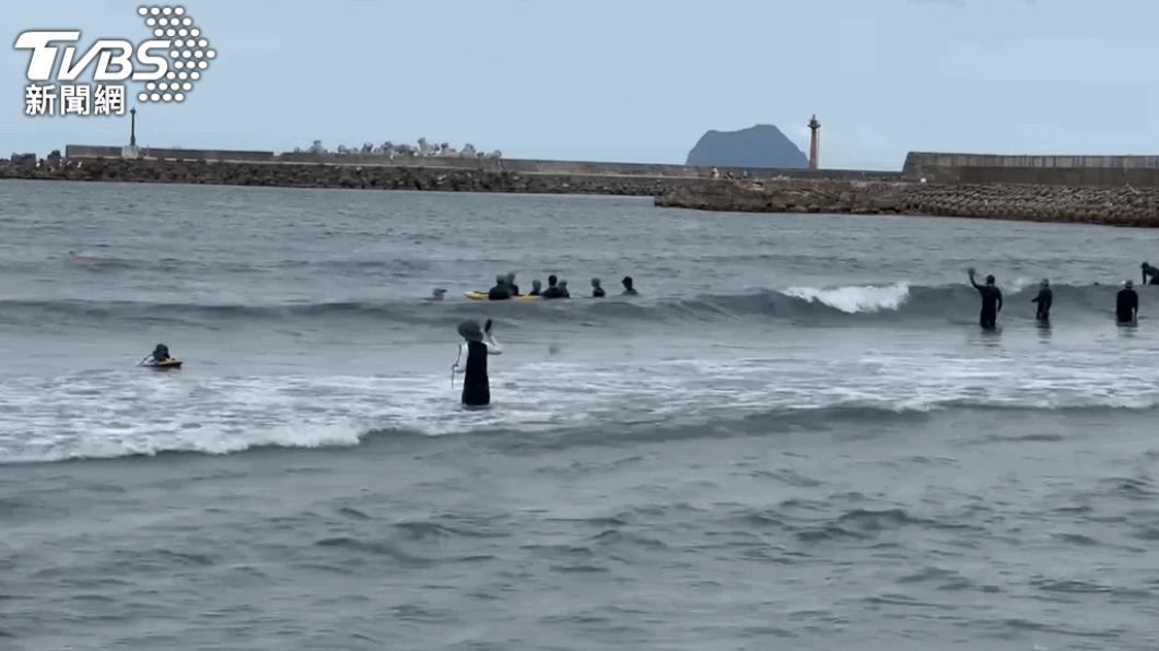 週三至週五，北海岸、東半部、恆春半島沿海及馬祖易有長浪發生。（圖／TVBS資料畫面）