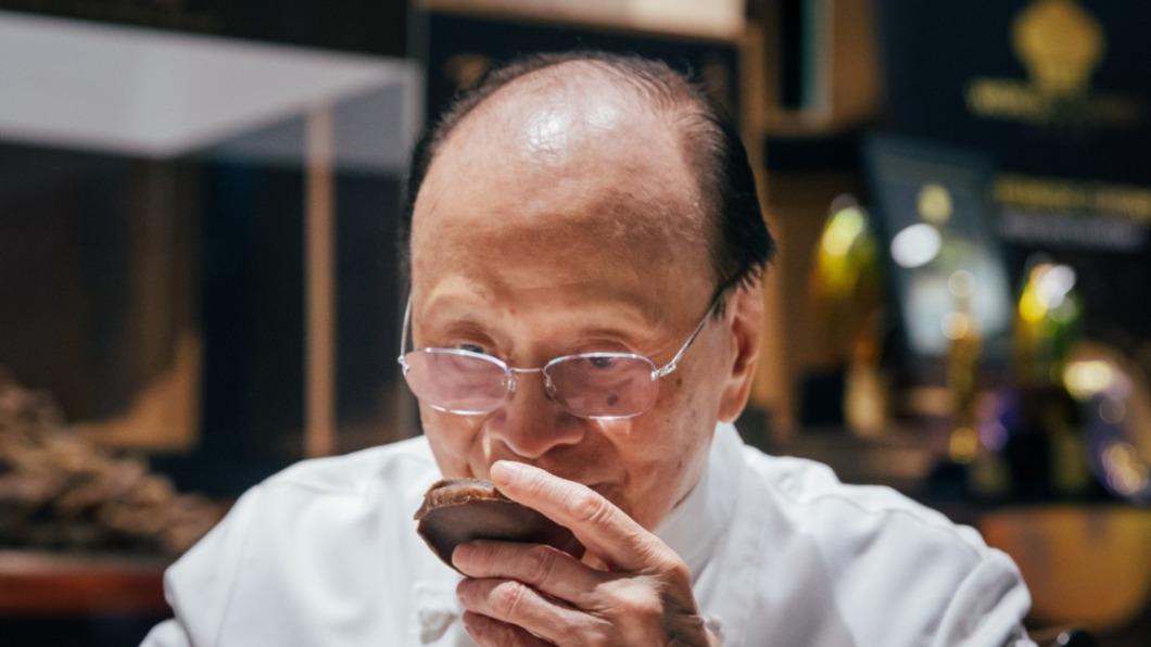 楊貫一將一生都奉獻在富臨飯店。（圖／香港01）