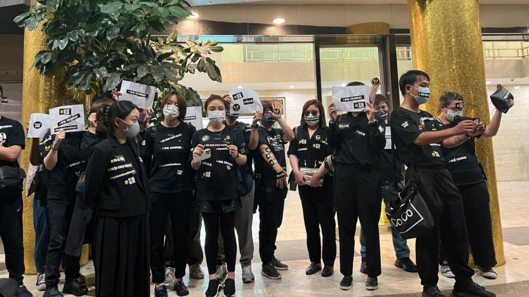 香港直擊／李玟粉絲告別式外暴動　集體高喊「Bruce是渣男」