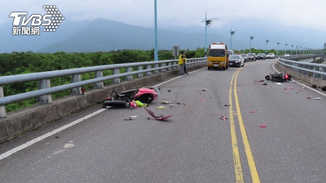 花蓮中興橋2機車猛撞「1死1傷」 騎士遭撞飛倒地身亡
