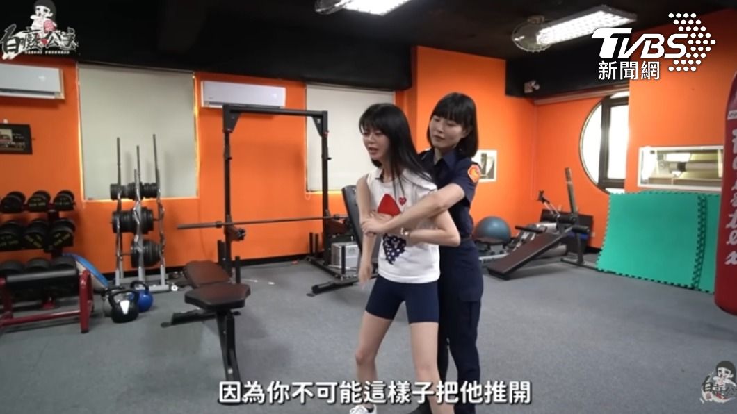 網紅白癡公主和新北警婦幼隊拍攝宣導影片。(圖/白癡公主YouTube)