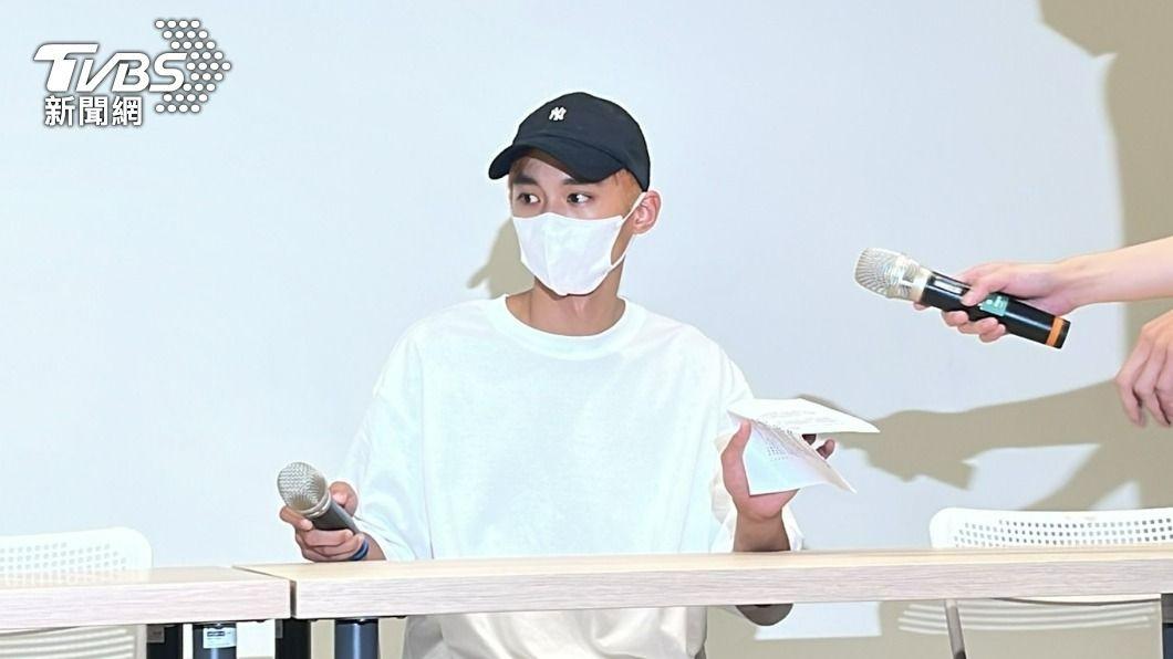控炎亞綸性侵偷拍私密片!時隔1個月 耀樂低調現身士檢
