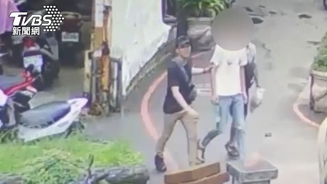 詐騙集團同黨遭逮。(圖/TVBS)