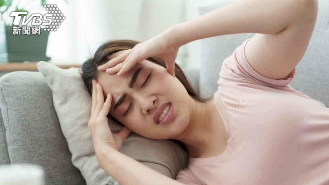常見的心跳過快產生症狀,包過:心悸、胸悶痛、頭暈、倦怠、呼吸喘、盜汗等。(示意圖,非當事人/shutterstock達志影像)