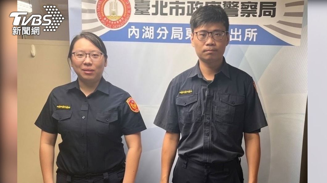 東湖派出所警員林示涵(左)、江智豪。(圖/TVBS)