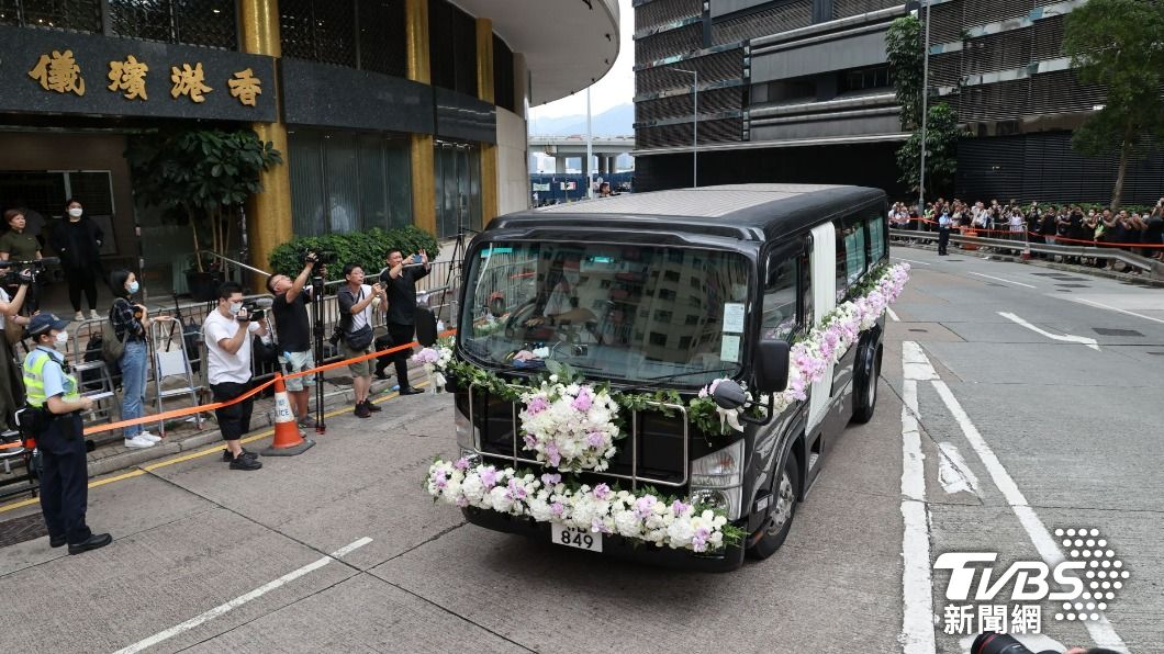 李玟的靈車一啟動,令人心碎。(圖/趙世平攝)