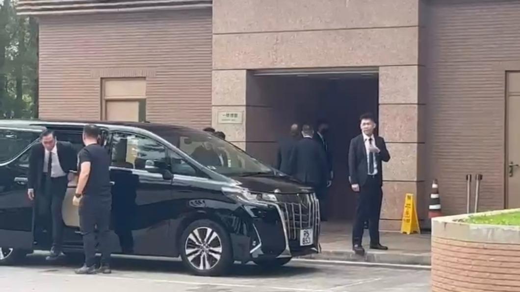 Bruce抵達火化場。（圖／讀者提供）