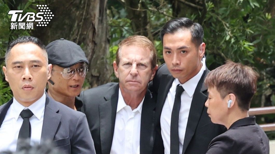 李玟火化場直擊/場內罵到場外! Bruce現身一路被罵:下地獄啦