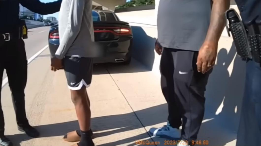 少年父親不斷對員警說「不要這樣對我的兒子!」(圖/翻攝自Frisco Police Department YouTube)