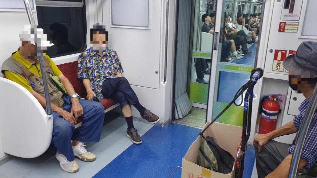 高溫受不了!南韓老人捨不得開冷氣 竟「躲進地鐵避暑」
