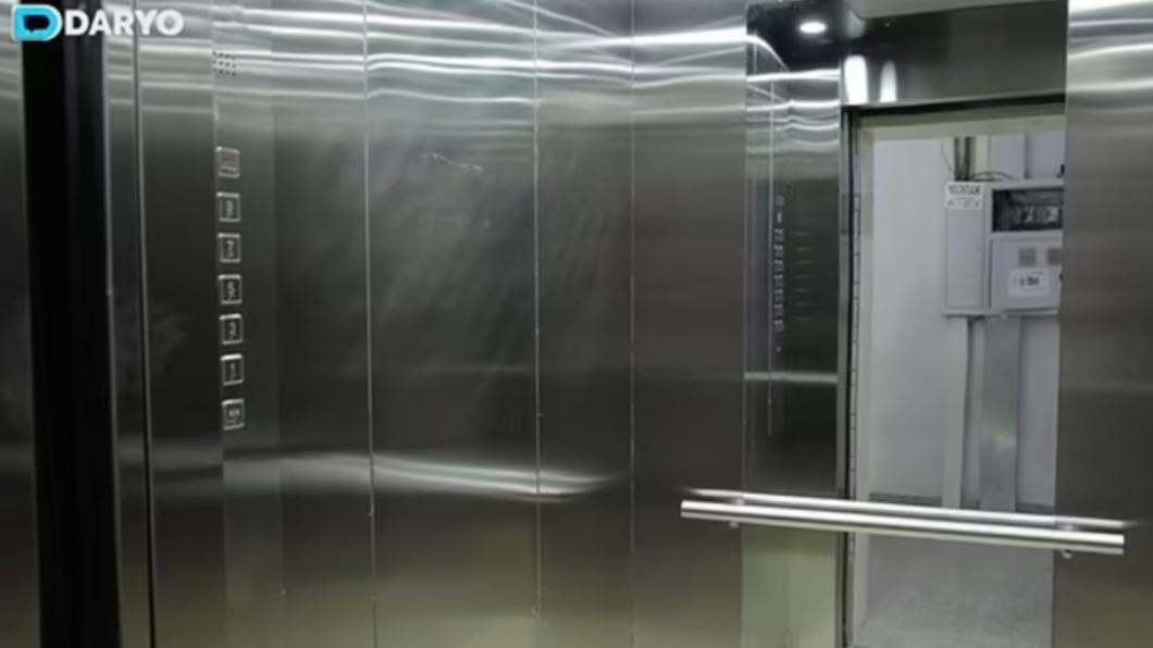 該電梯是中國製造，經常出現技術問題。（圖／翻攝自《每日郵報》）