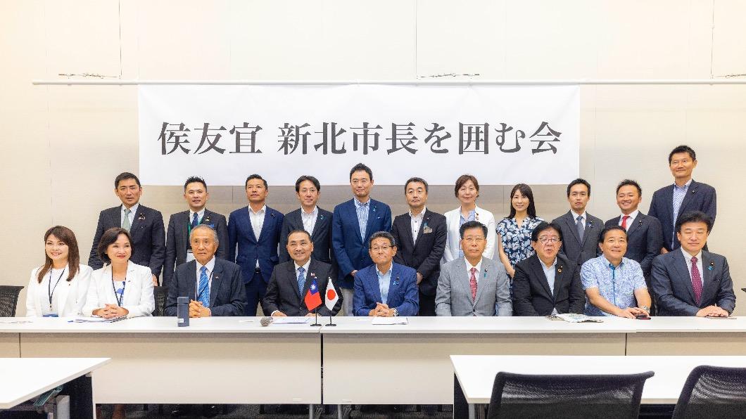 侯友宜昨天前往日本眾議院與議員座談。(圖/侯辦提供)