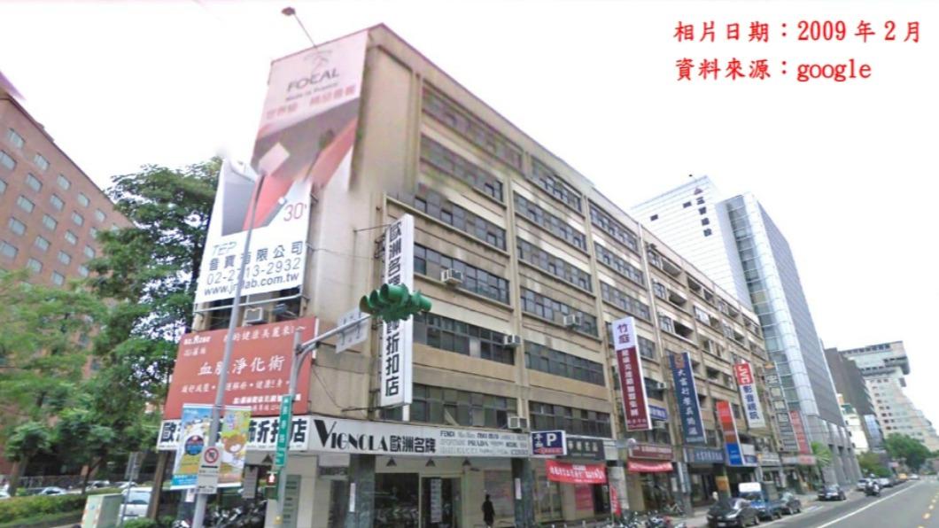 住戶表示以前買中泰花園的房價,比忠孝東路四段上的還要貴。(圖/律師李殷財提供)