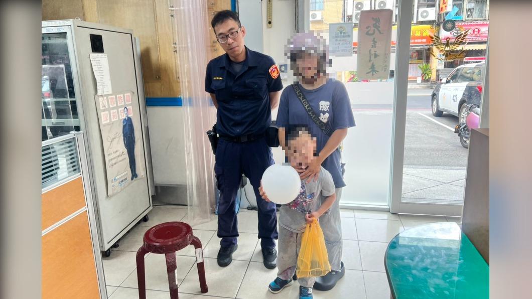 4歲童想找朋友玩卻迷路!土城警帶回照顧 媽感謝:最美風景