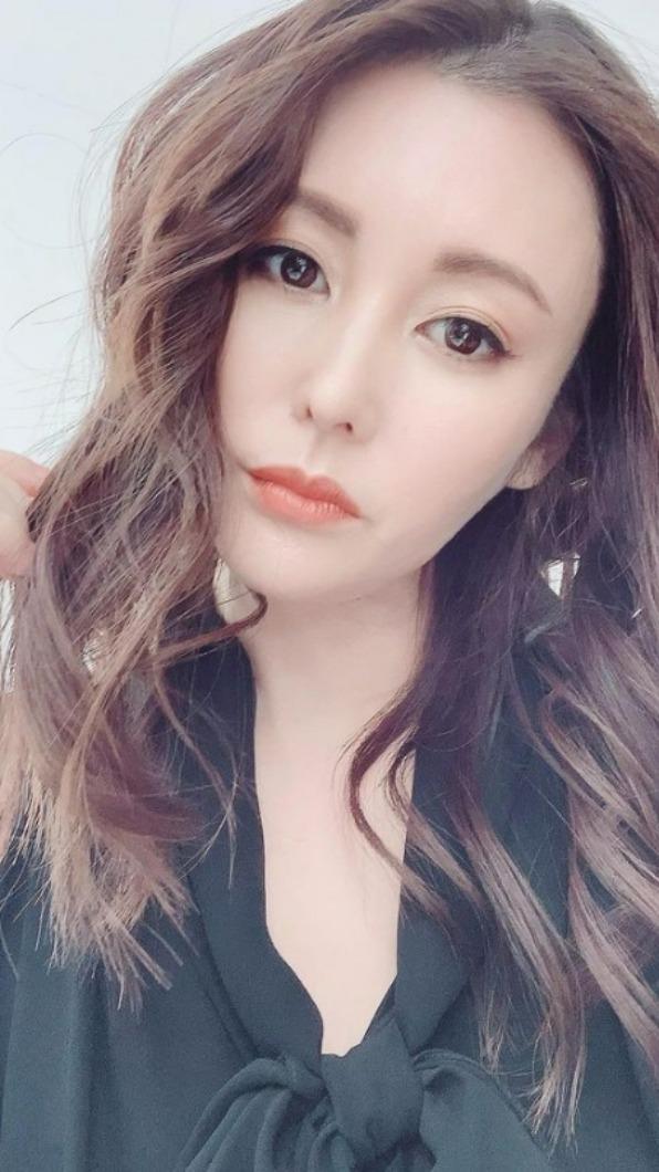 麻衣分享自拍美照。(圖/翻攝自麻衣IG)
