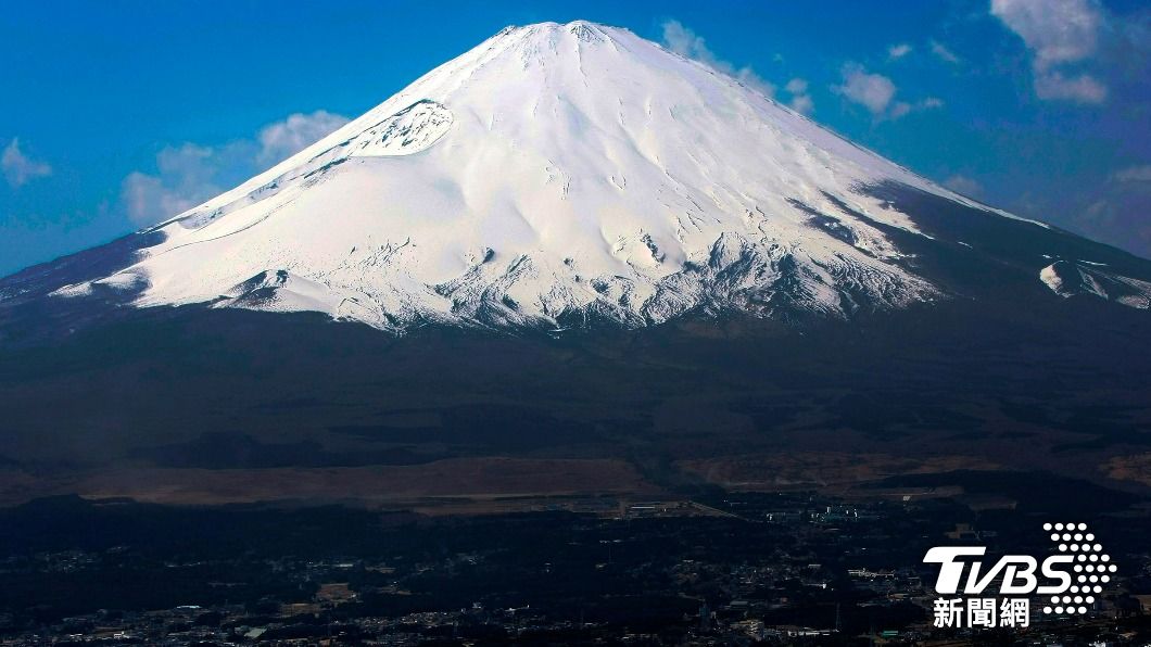 30天逾6萬人登日本富士山 山梨縣擬祭人流管制