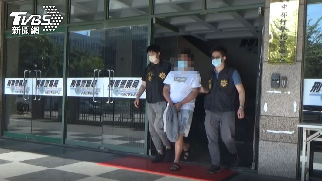 警方解送犯嫌到地檢署。(圖/TVBS)