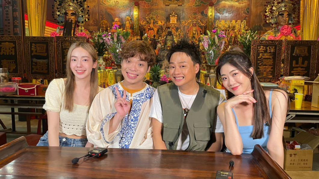 陳天仁（左起）、17主播青蓮、賴銘偉、曾甜日前一起直播。（圖／17LIVE提供）