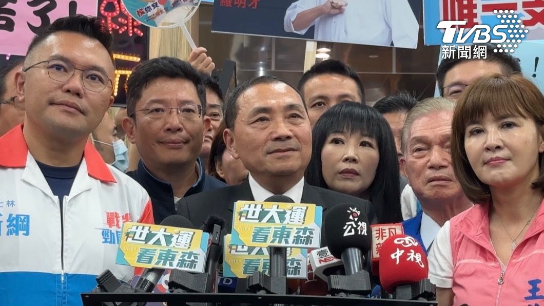 侯友宜訪日結束返台 聲聲喚「巧芯來」同框受訪