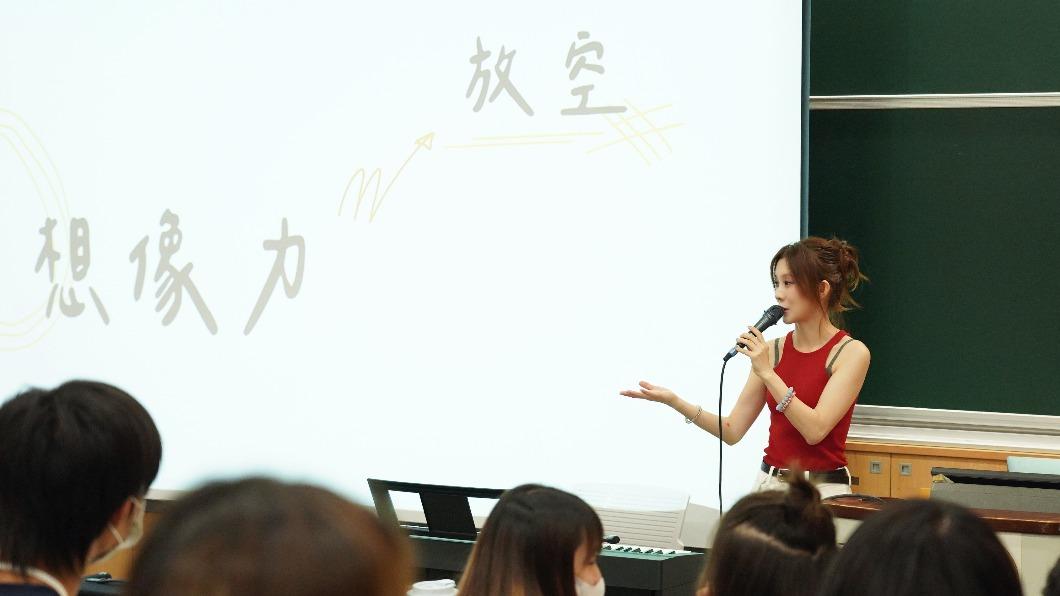 白安提醒學生創作時試著放下對樂器的框架。(圖/相信音樂提供)