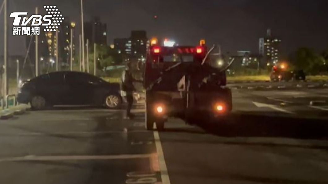 北市水門將於今晚10時關閉,未移走之車輛皆將被拖吊開罰。(圖/TVBS)